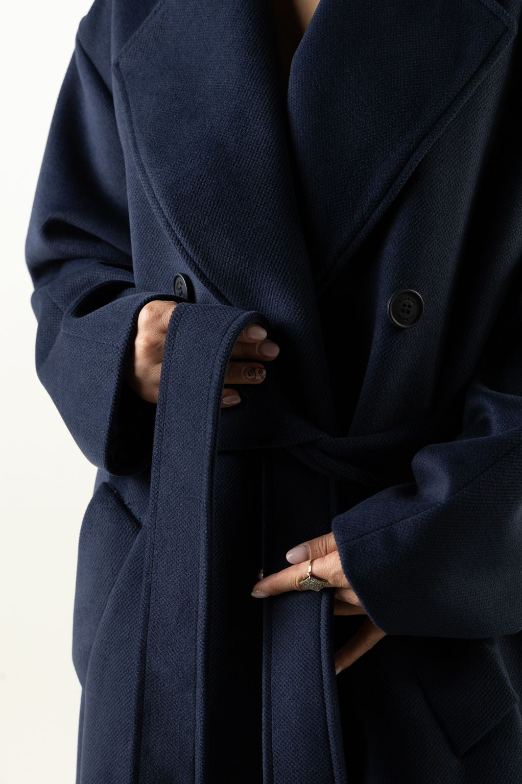 Timeless layer coat in navy blue