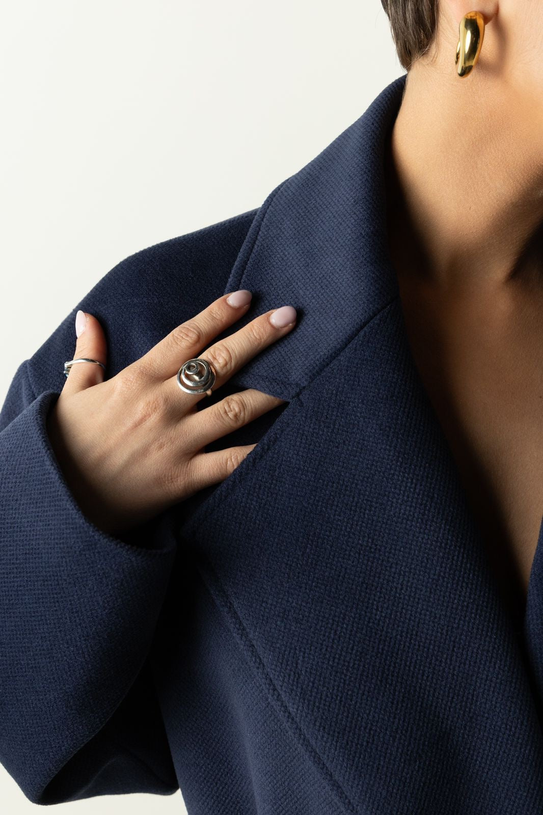 Timeless layer coat in navy blue