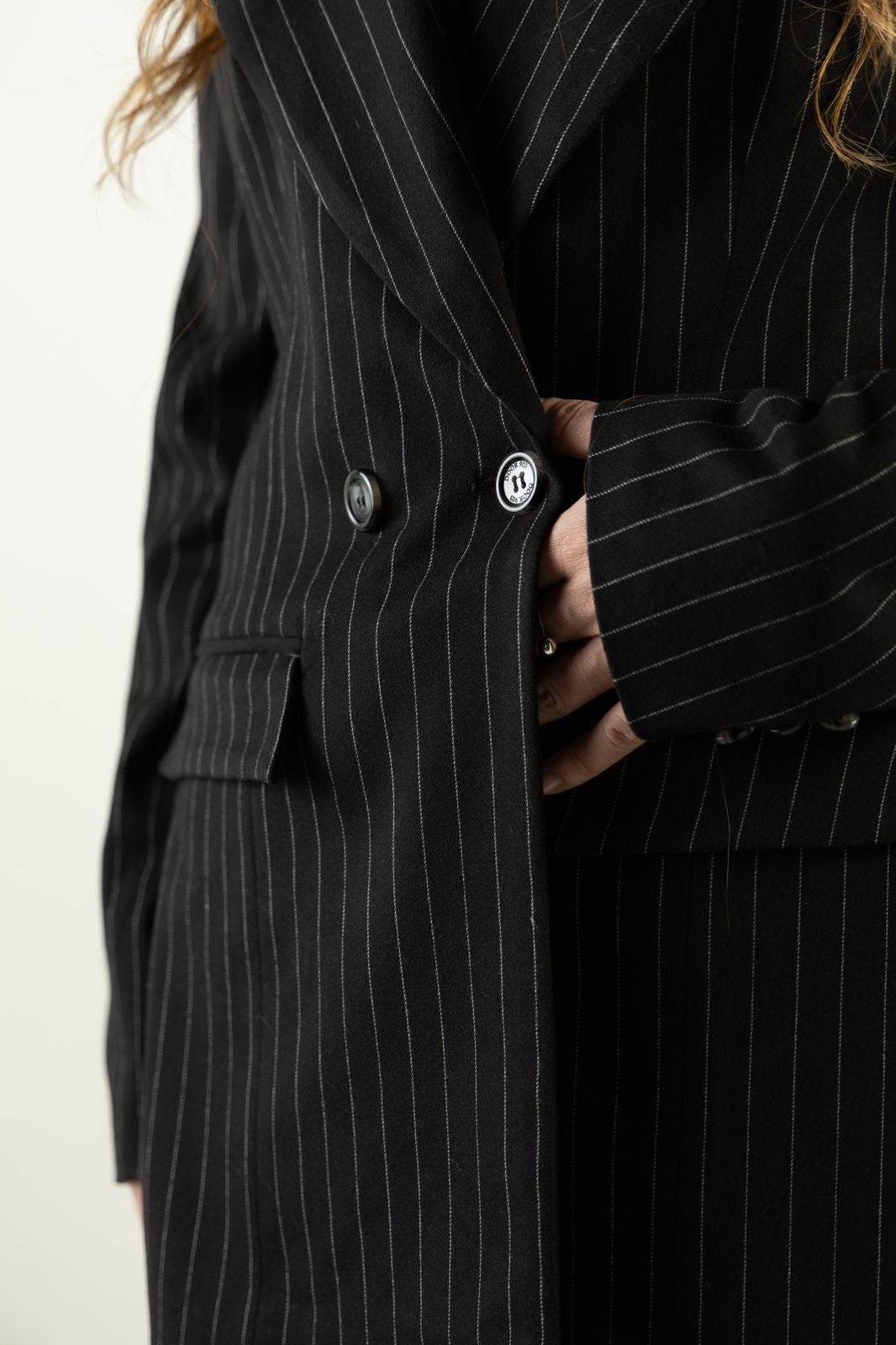 The opulence blazer in black