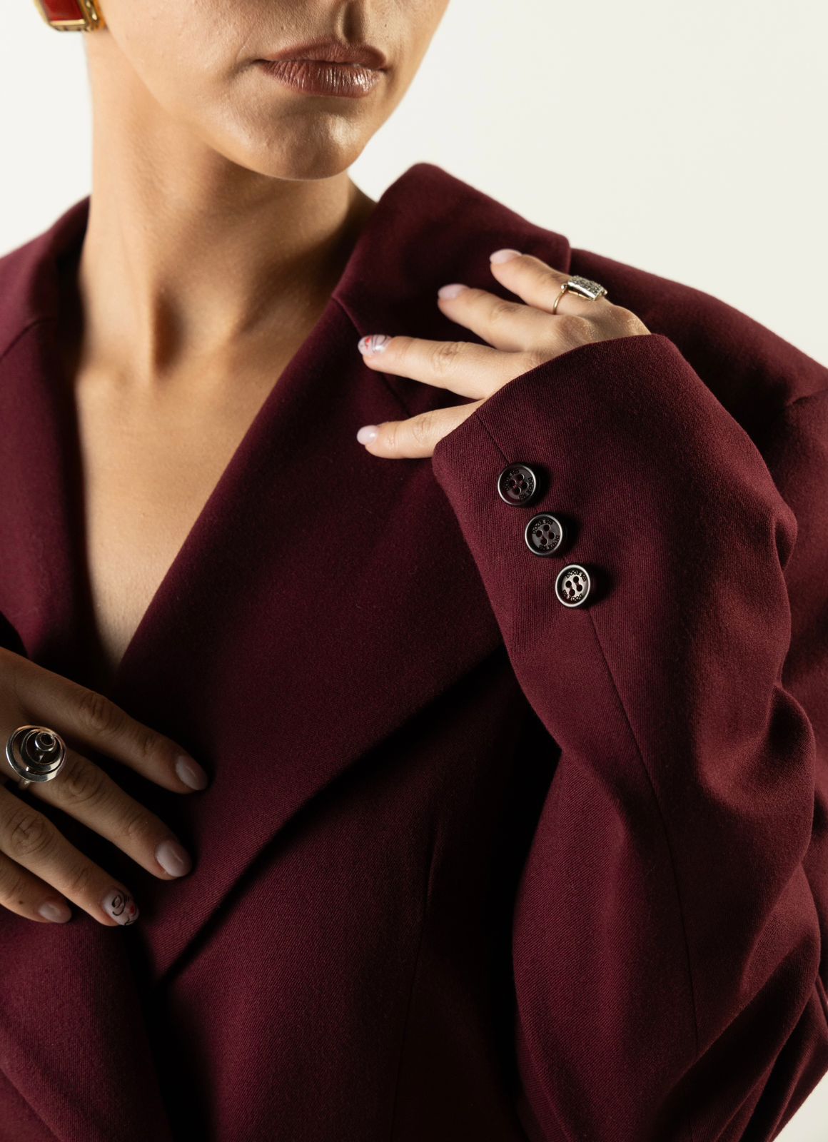 The opulence blazer in burgundy