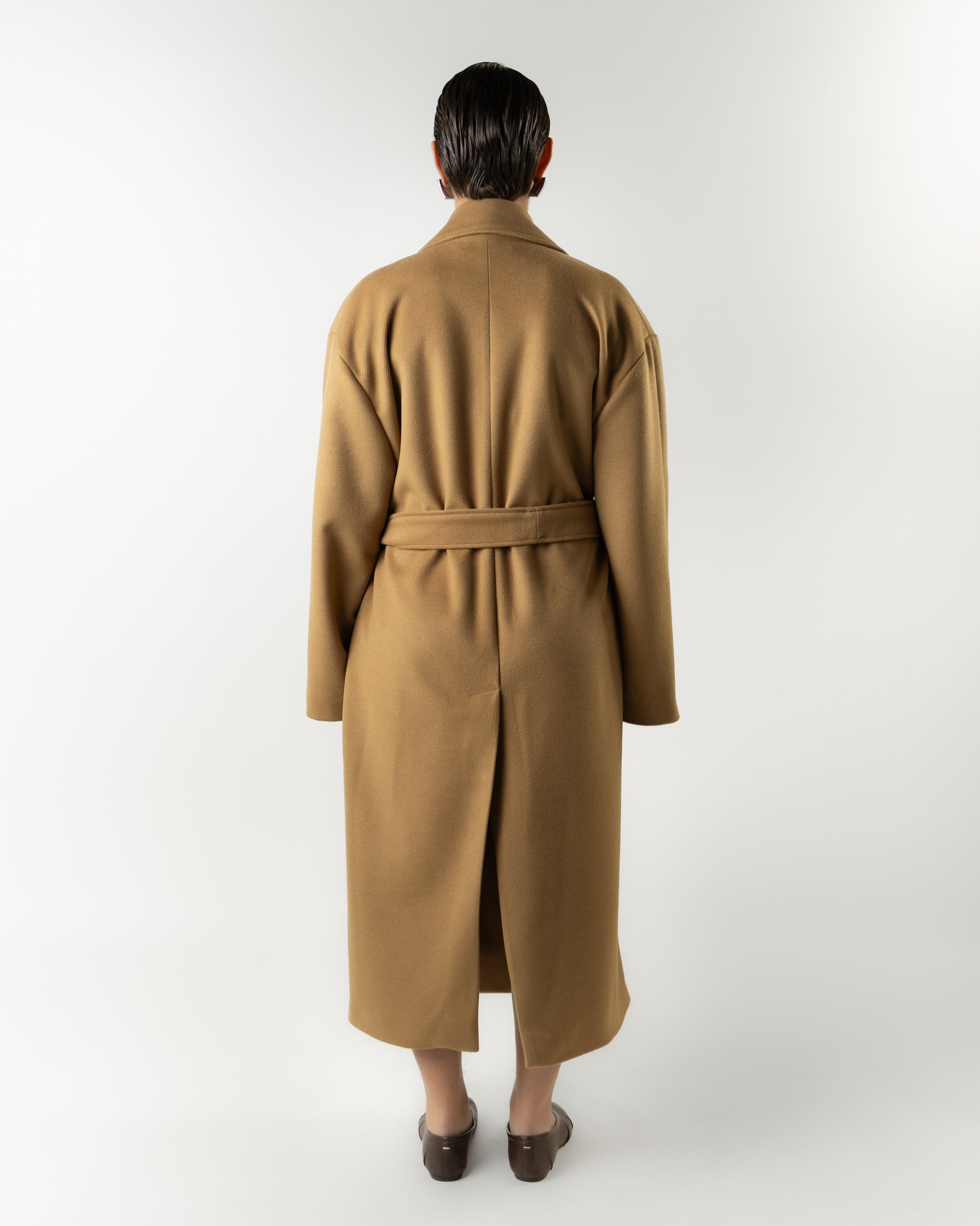 Timeless layer coat in camel