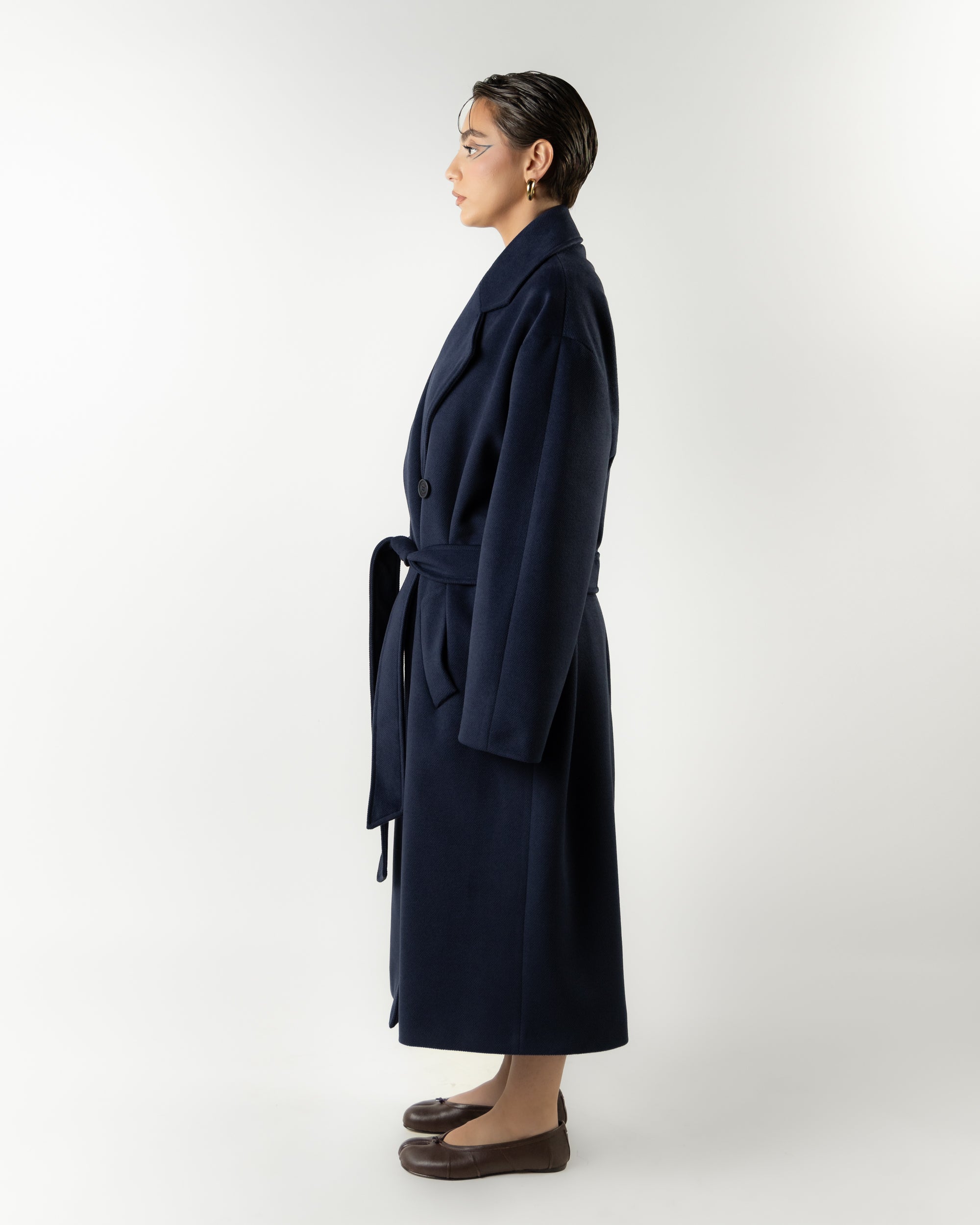 Timeless layer coat in navy blue