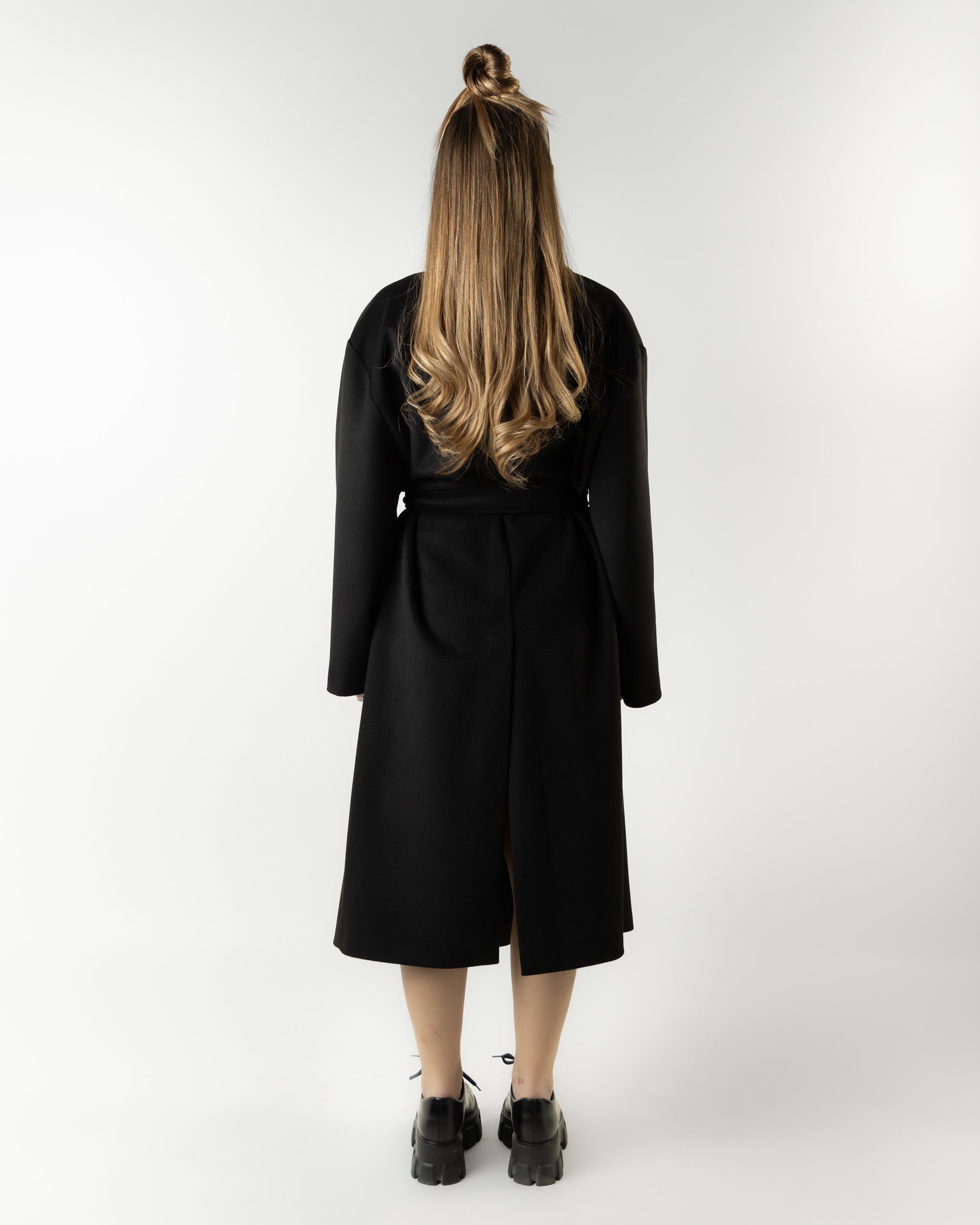 Timeless layer coat in black