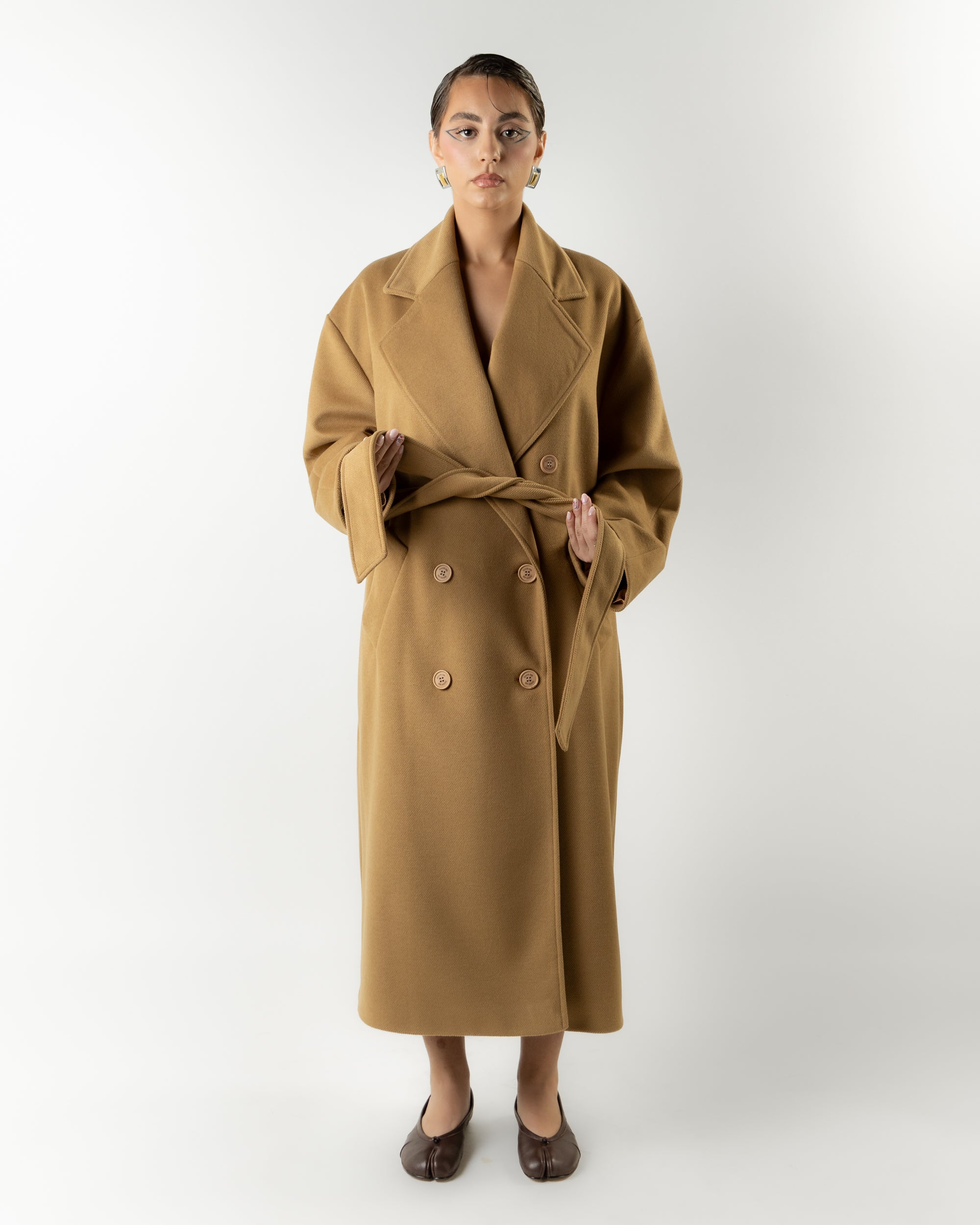 Timeless layer coat in camel