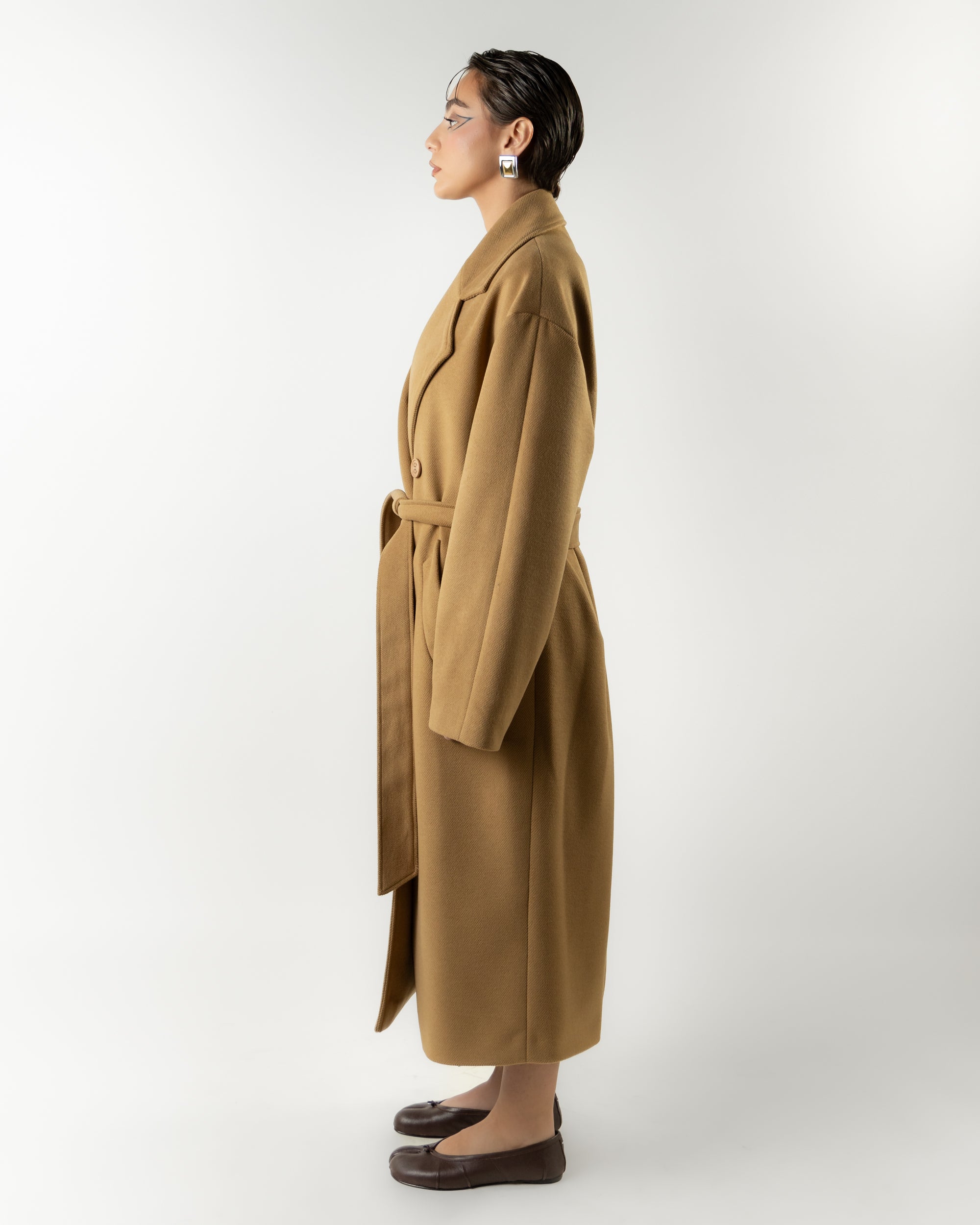 Timeless layer coat in camel