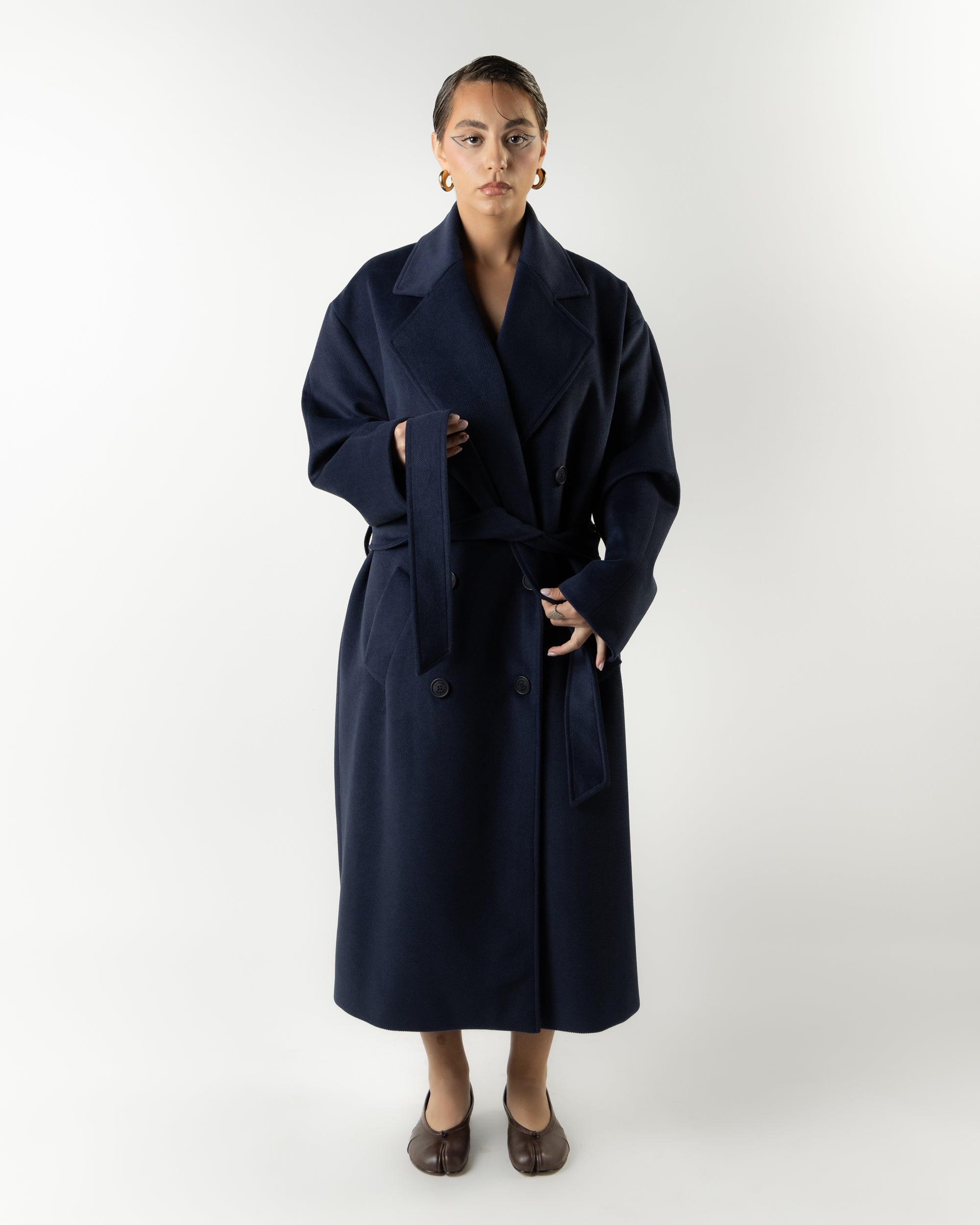 Timeless layer coat in navy blue