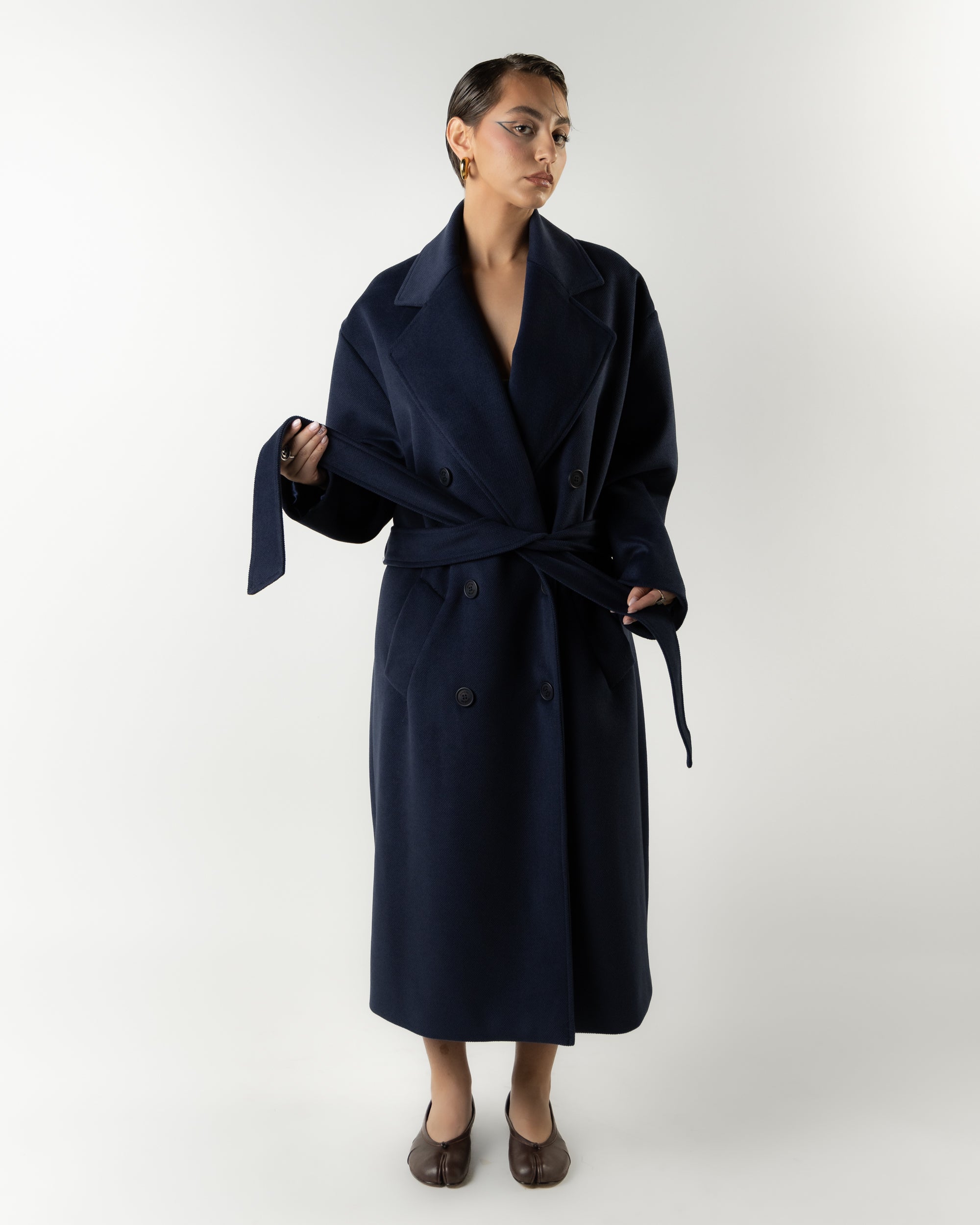 Timeless layer coat in navy blue