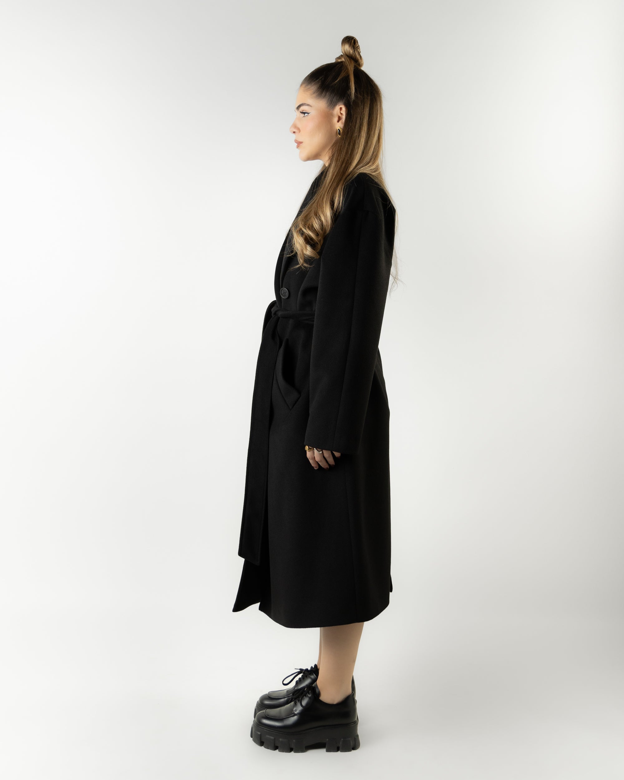 Timeless layer coat in black